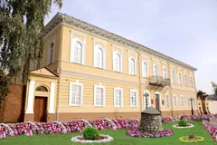 Главное административное здание, главный корпус ЕККиИ - ул. Набережная, д. 7