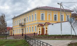 Главное административное здание, главный корпус ЕККиИ - ул. Набережная, д. 7
